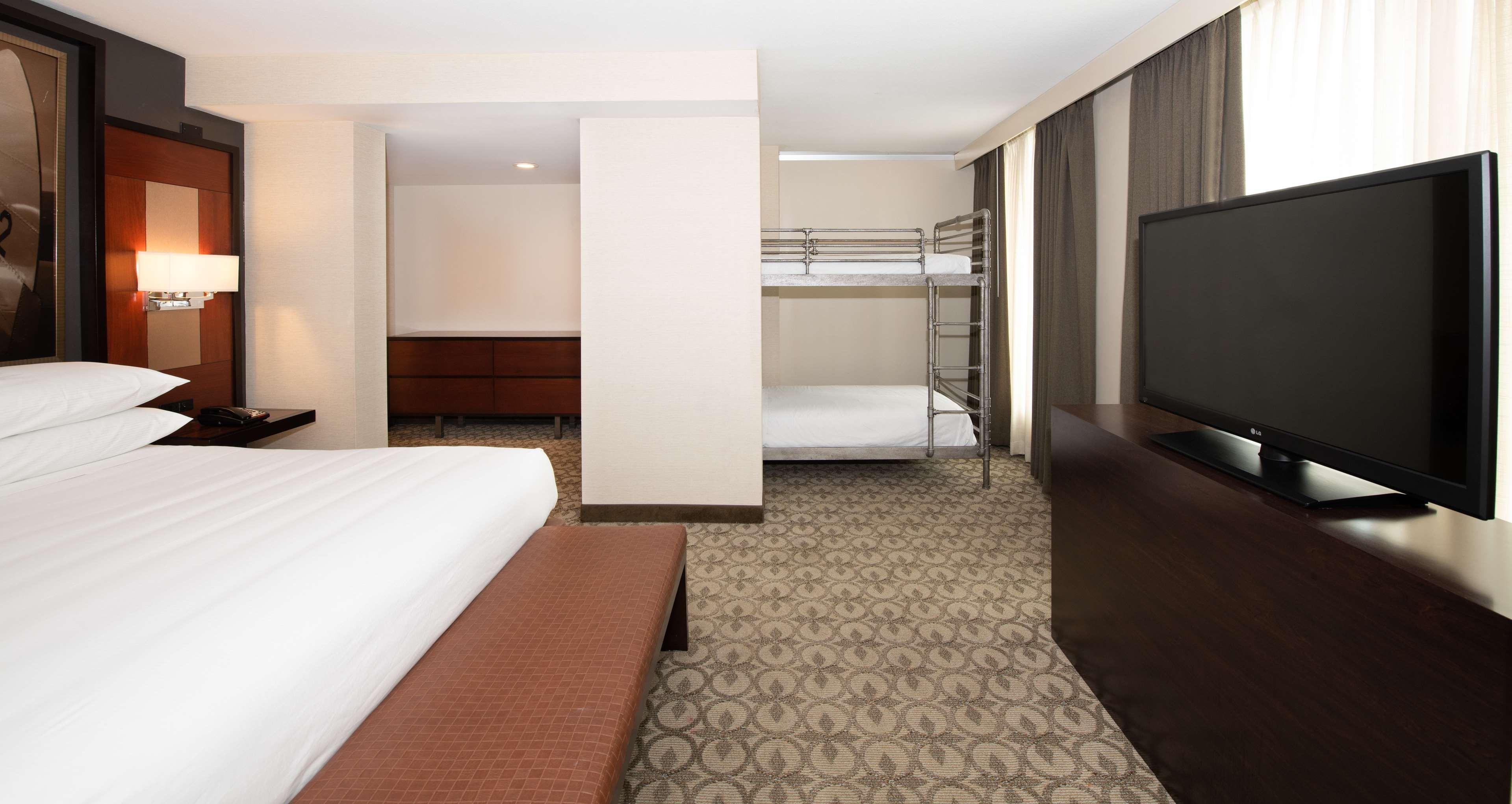 Doubletree Hotel & Suites Charleston Airport North Charleston Exteriör bild