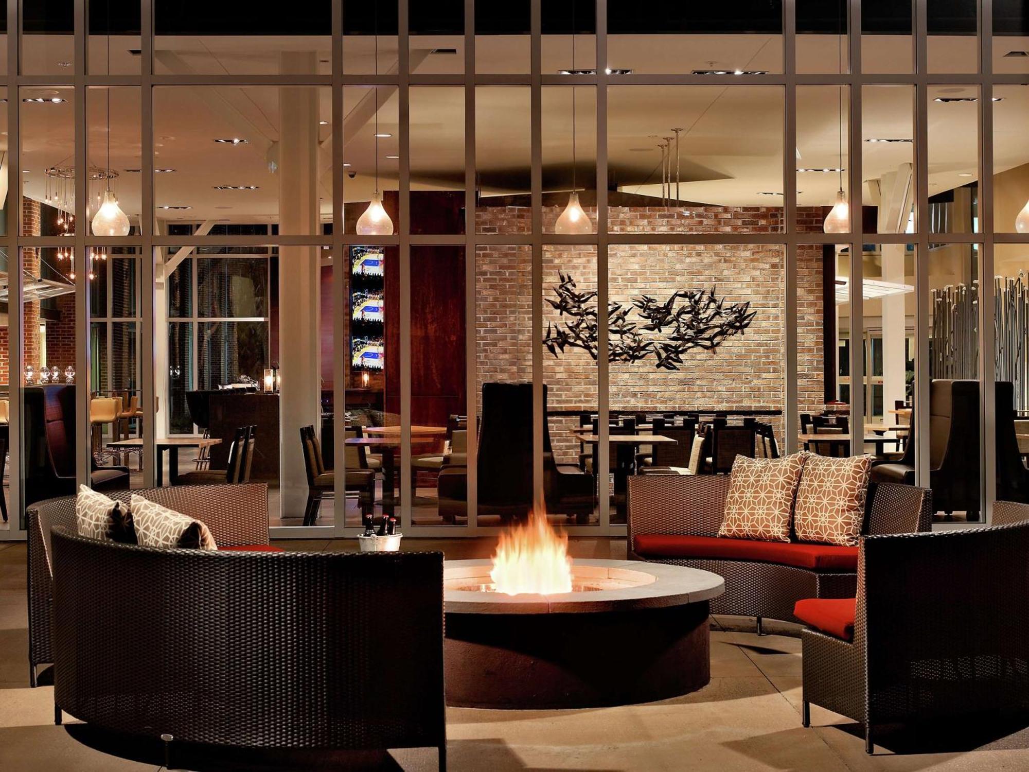 Doubletree Hotel & Suites Charleston Airport North Charleston Exteriör bild